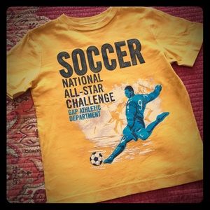 Gap soccer boy’s shirt- EUC!!